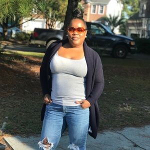 Meet your Posher, Aisha